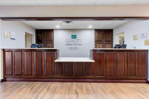 Ο χώρος του λόμπι ή της ρεσεψιόν στο Quality Inn & Suites Mountain Home North
