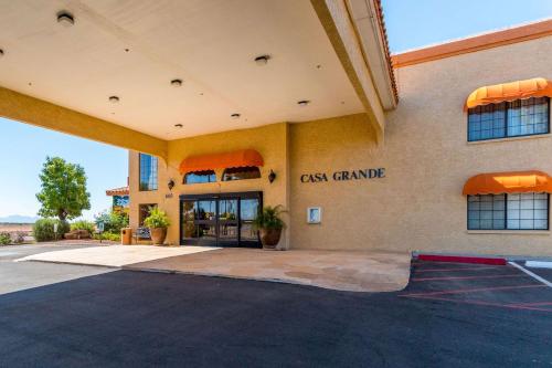 a building with a basketball court in front of it at Quality Inn Casa Grande I-10 in Casa Grande