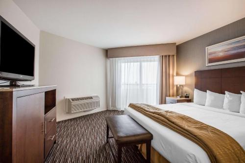 a hotel room with a bed and a flat screen tv at Quality Inn & Suites Hermosa Beach in Hermosa Beach