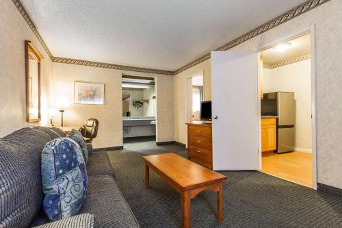 Телевизор и/или развлекательный центр в Quality Inn & Suites Silicon Valley