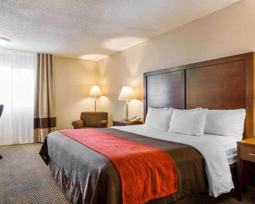 Кровать или кровати в номере Comfort Inn & Suites Moreno Valley near March Air Reserve Base