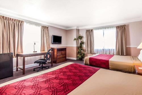 Ένα ή περισσότερα κρεβάτια σε δωμάτιο στο Econo Lodge Castro Valley I-580