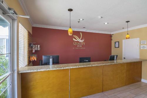 a lobby of a dental office with a counter at Quality Inn Fresno Yosemite Airport in Fresno