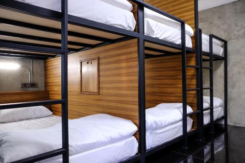 Postel nebo postele na pokoji v ubytování Baan Lung Poshtel