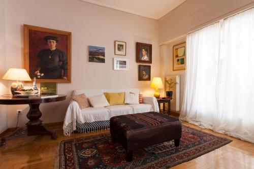 2 Bedroom Artist's Apartment - So Athens