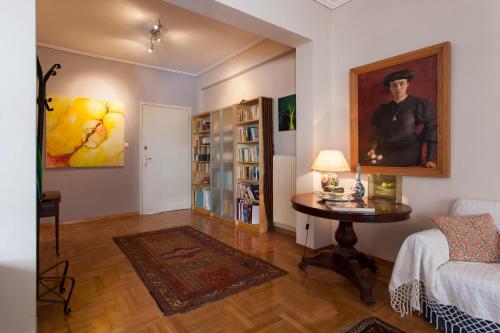 2 Bedroom Artist's Apartment - So Athens