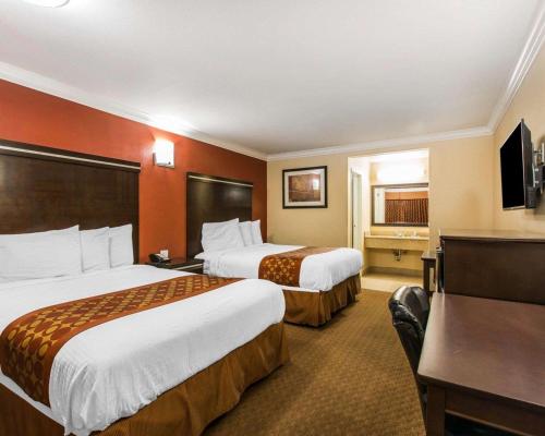 Gallery image of Rodeway Inn & Suites Corona in Corona