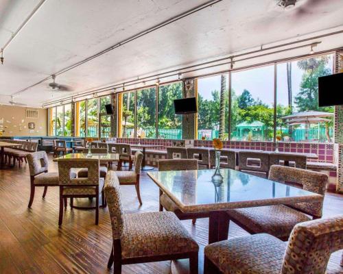 a restaurant with tables and chairs and large windows at Quality Inn & Suites Montebello - Los Angeles in Montebello