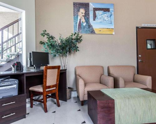 Gallery image of Econo Lodge Inn & Suites Fallbrook Downtown in Fallbrook