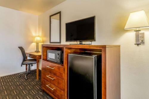 Cucina o angolo cottura di Quality Inn Fresno Near University