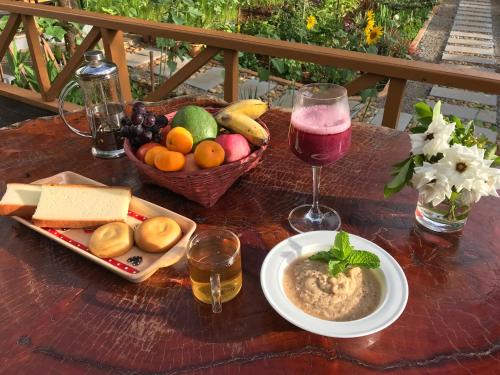 Jídlo v hostelu nebo okolí