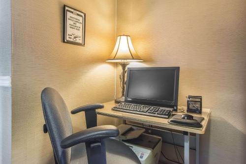 
The business area and/or conference room at Comfort Inn Huntsville
