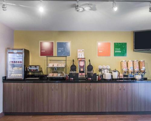 Příslušenství pro přípravu čaje a kávy v ubytování Comfort Inn