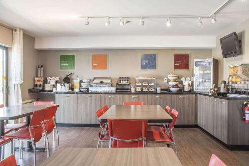 Restavracija oz. druge možnosti za prehrano v nastanitvi Comfort Inn London - Ontario