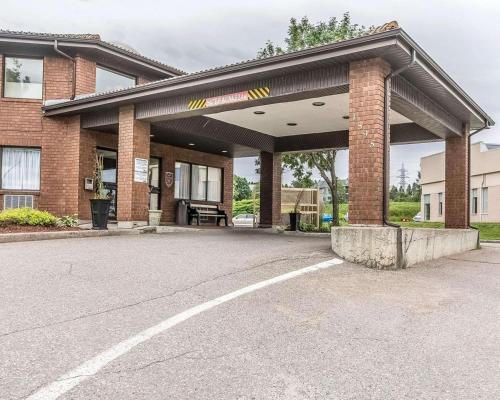 an empty parking lot in front of a building at Comfort Inn in Saguenay