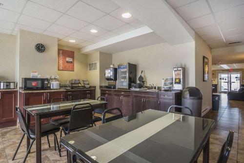 Gallery image of Comfort Inn & Suites Edson in Edson