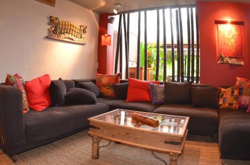 a living room with a couch and a coffee table at Les Bambous in La Roche-en-Ardenne