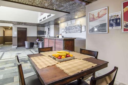 Kuchyň nebo kuchyňský kout v ubytování Econo Lodge Lloydminster