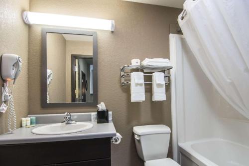 A bathroom at Quality Inn & Suites Thompson