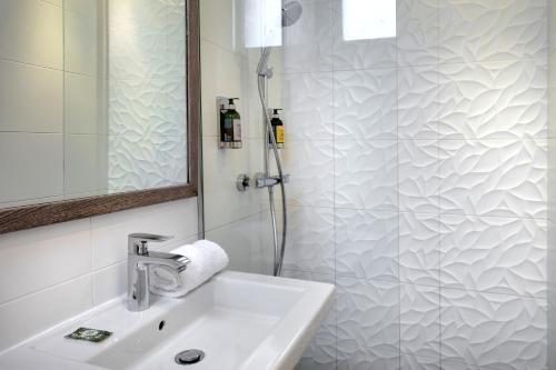 Ein Badezimmer in der Unterkunft Chouette Hotel