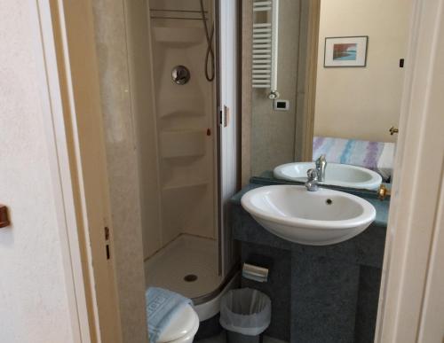 Kylpyhuone majoituspaikassa Hotel Lucciola