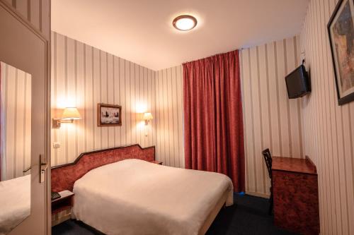 a hotel room with two beds and a television at Hôtel Neptune Place d'Italie in Paris