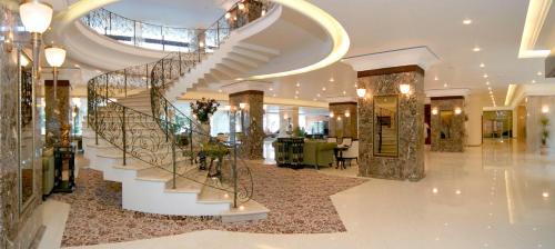 Φωτογραφία από το άλμπουμ του The Palace Hotel, Sunny Day σε St. St. Constantine and Helena