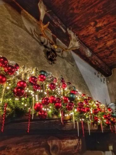 a chandelier with christmas lights on a fireplace at B&B Dove Comincia la Bella Italia in Beura