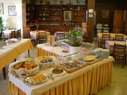 a buffet of food on tables in a restaurant at Residence Miralago Rooms & Apartments in Manerba del Garda