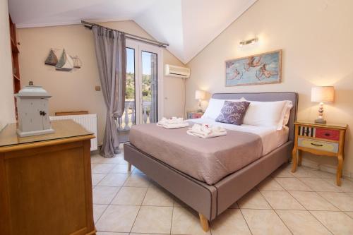 a bedroom with a bed and a table and a window at Madalena's Apartment in Razáta