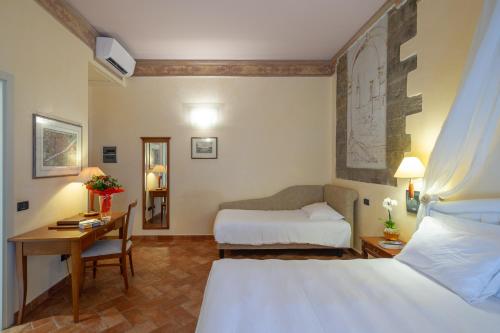 En eller flere senger på et rom på Hotel Davanzati