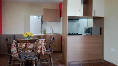 A kitchen or kitchenette at Apartamento Golden Junior