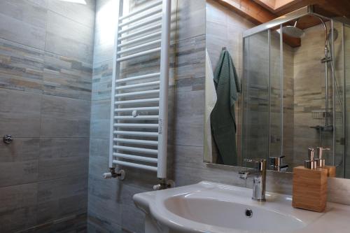 a bathroom with a sink and a mirror at Casa del Castagno in Pulfero