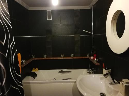 a bathroom with a tub and a sink and a toilet at Habitación con garage in Bilbao