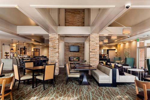 Poplar Inn and Suites – Photos 2
