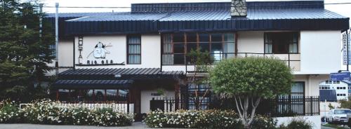 Το κτήριο όπου στεγάζεται  το πανδοχείο