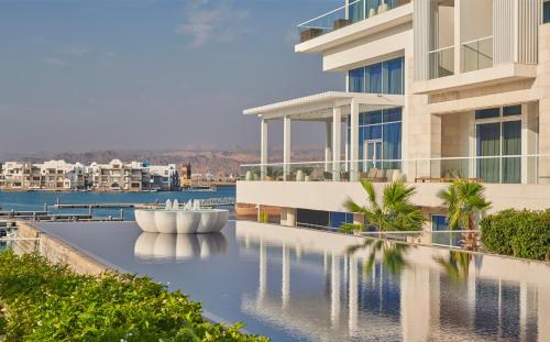 een weergave van de buitenkant van een gebouw bij Hyatt Regency Aqaba Ayla Resort in Aqaba