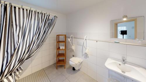 Vonios kambarys apgyvendinimo įstaigoje Apartmenthaus Gärtner