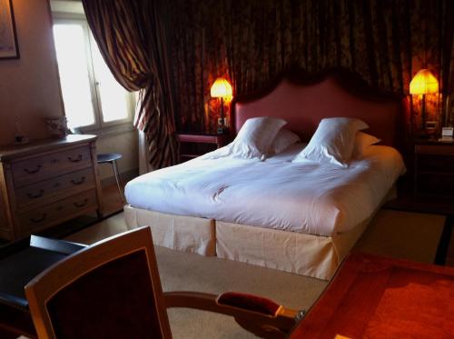 Katil atau katil-katil dalam bilik di Relais et Châteaux Michel Trama