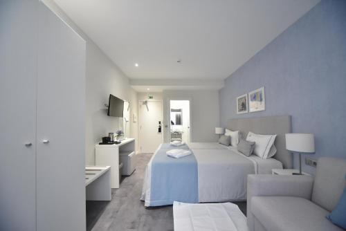 My Charm Lisbon Suitesにあるベッド