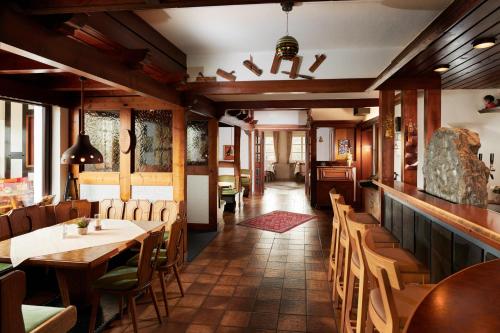 Gasthof Zum Hobel 레스토랑 또는 맛집