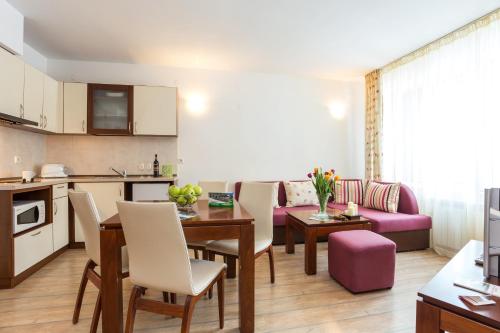 Kuchyň nebo kuchyňský kout v ubytování The Stream Resort