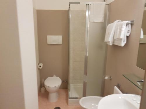 Un baño de ibis styles Trani