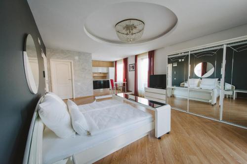 Posteľ alebo postele v izbe v ubytovaní APARTHOTEL Panoramis Residence
