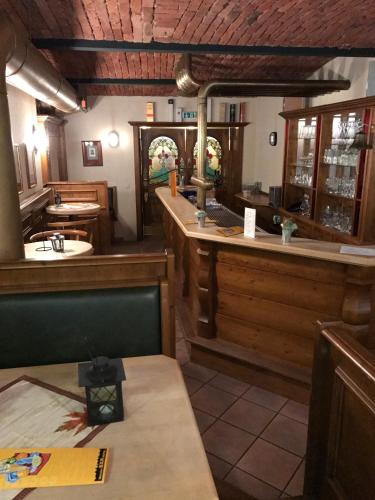 a restaurant with a bar and a sink and a counter at Hotel DREI SCHWANEN - Ristorante Due Fratelli in Hohenstein-Ernstthal