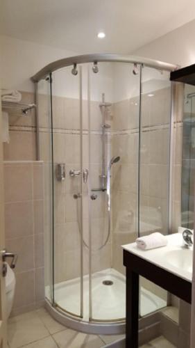 Un baño de hôtel Le Synaya
