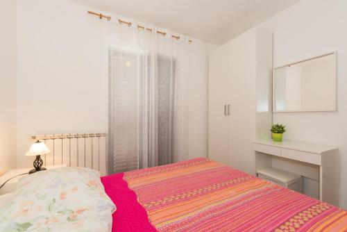 A bed or beds in a room at Apartments Villa Adria