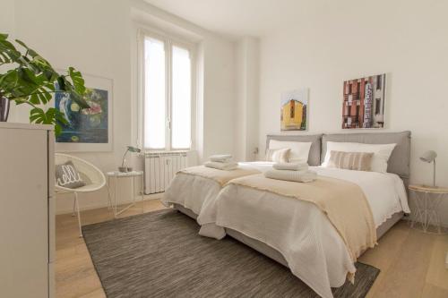 Postel nebo postele na pokoji v ubytování Luxury and spacious apartment (Bocconi)