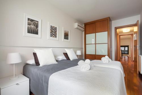 Llit o llits en una habitació de ApartsNouBcn Fira Barcelona