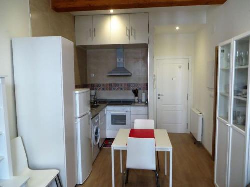 Kuchyň nebo kuchyňský kout v ubytování APARTAMENTO NUEVO EN CENTRO HISTORICO A CORUÑA
